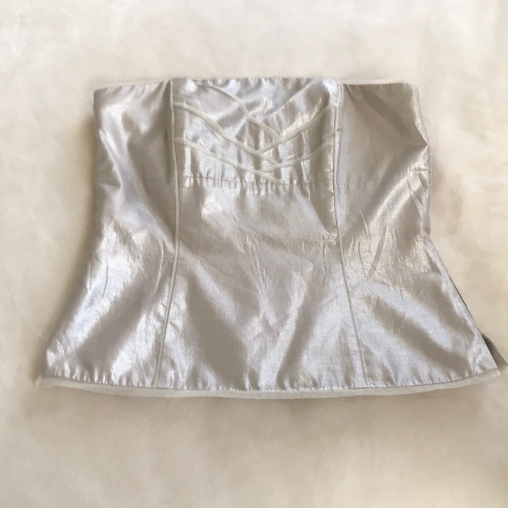 Fitted strapless top